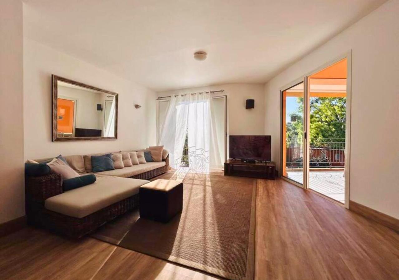 Scenic Riverfront 2 Bedroom Villa In Port Chambly Baie-du-Tombeau Luaran gambar